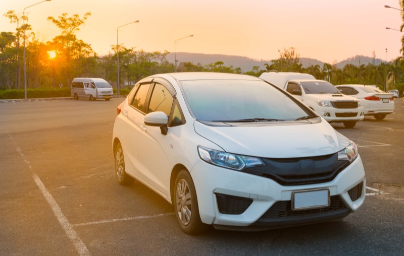 Vaga de garagem | Foto de um carro estacionado no estacionamento | Estilo de Vida | Blog Alea