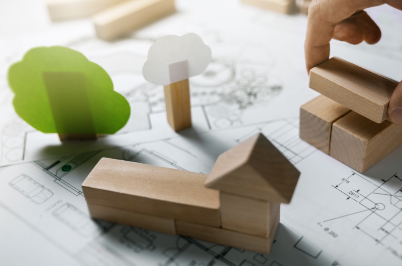 Quais as vantagens do wood frame | Foto de uma miniatura de casa de madeira em uma planta 3D | Método Construtivo | Blog Alea