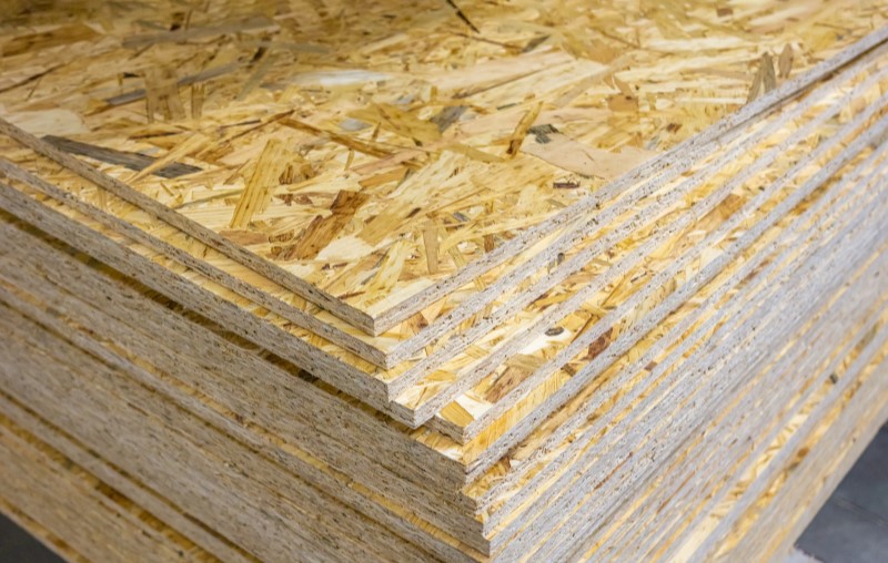 Componentes do sistema | Imagem de placas de OSB empilhadas | Método Construtivo | Blog Alea