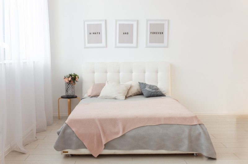 Contemporâneo | Foto de um quarto decorado no estilo contemporâneo, com clores claros e linhas retas | Estilo de Vida | Blog Alea 